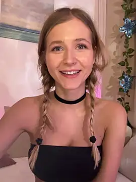 LunaRase online show from February 2025 05:41:01 PM