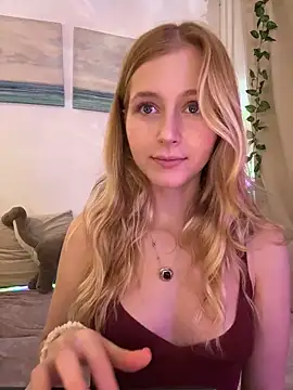 LunaRase online show from November 2025 03:27:01 PM