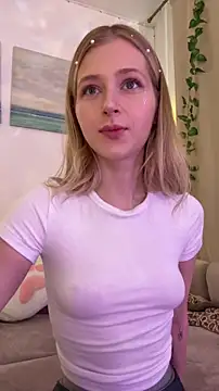 LunaRase online show from October 2025 10:35:02 AM