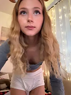 LunaRase online show from December 2025 10:50:02 AM