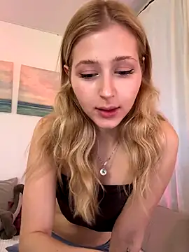 LunaRase online show from November 2025 10:26:01 AM