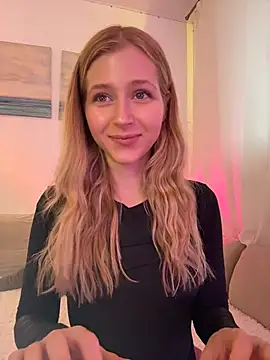 LunaRase online show from November 2025 09:13:02 AM