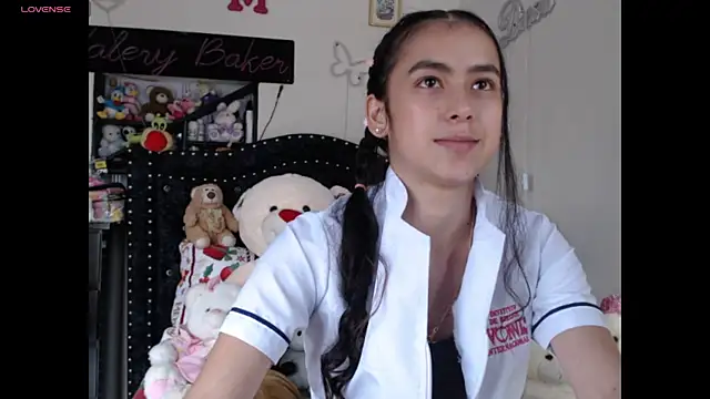 ValeryBaker  online show from November 2025 06:52:02 PM