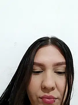 Ariakris online show from November 2025 05:06:02 PM