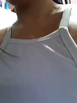 Snapshot of Ariakris chatting on April 2026 03:22:01 AM Ariakris online show from April 2026 03:22:01 AM