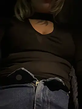 Snapshot of EmillyGreen1 chatting on February 2025 05:58:01 PM EmillyGreen1 online show from February 2025 05:58:01 PM