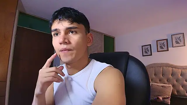 EstebanPerez  online show from October 2025 10:47:01 AM