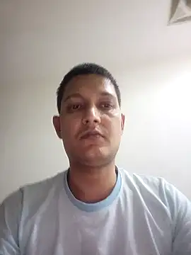 Snapshot of daddylove87 chatting on September 2025 11:44:01 PM daddylove87 online show from September 2025 11:44:01 PM