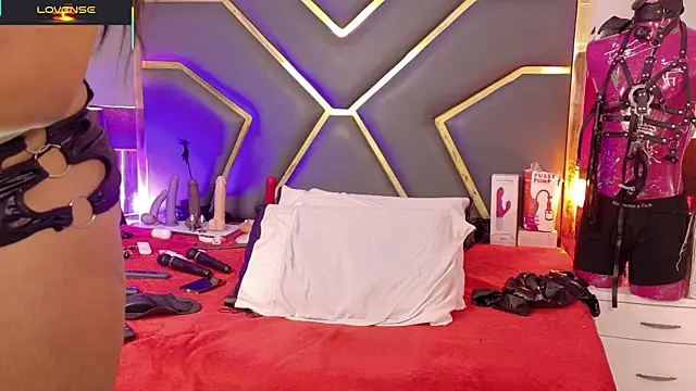 Scarlettt Ass online show from June 2026 12:17:02 PM