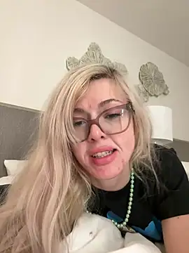 Snapshot of propertyofdaddy chatting on March 2025 04:19:01 AM propertyofdaddy online show from March 2025 04:19:01 AM