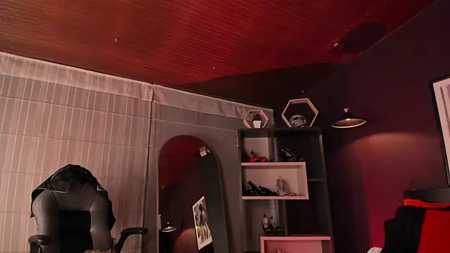 Moony 14 online show from April 2026 12:10:02 PM