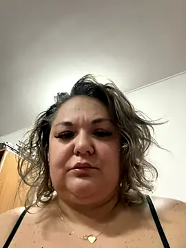 Snapshot of MikyVesela chatting on November 2025 05:46:02 PM MikyVesela online show from November 2025 05:46:02 PM