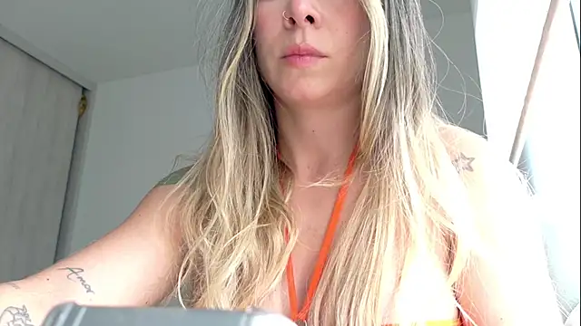 Snapshot of _arianalzate_ chatting on June 2026 05:36:01 PM arianalzate online show from June 2026 05:36:01 PM