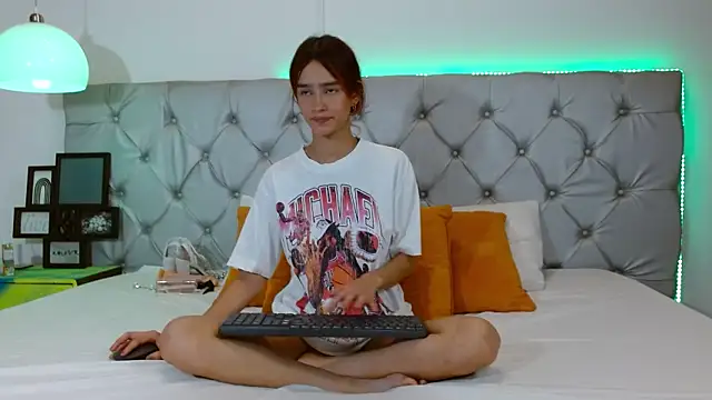 MelodyMansson online show from April 2026 02:01:05 PM