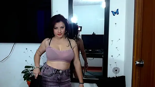 Aliiz 01 online show from October 2025 03:46:02 PM