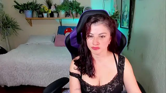 Aliiz 01 online show from November 2025 07:08:02 PM