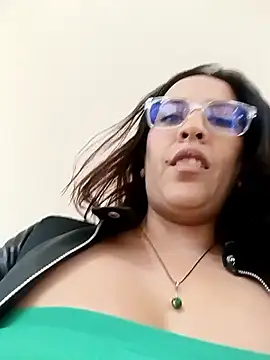 Lena-32 online show from April 2026 11:01:02 PM