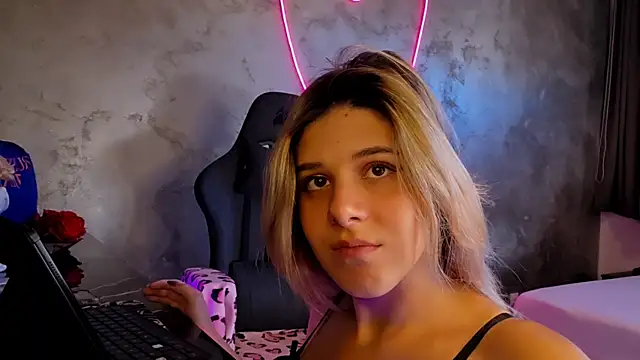 Snapshot of LeylaRosse chatting on September 2025 07:26:02 AM LeylaRosse online show from September 2025 07:26:02 AM