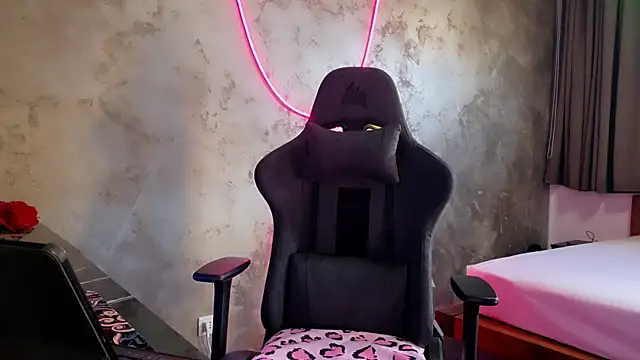 Snapshot of LeylaRosse chatting on September 2025 07:36:01 AM LeylaRosse online show from September 2025 07:36:01 AM