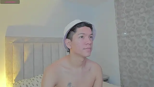 JulianRose 1 online show from March 2025 11:01:02 AM