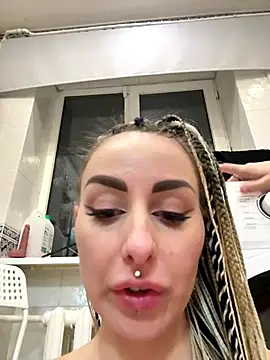 Snapshot of TwixCouple chatting on December 2025 06:42:01 PM TwixCouple online show from December 2025 06:42:01 PM