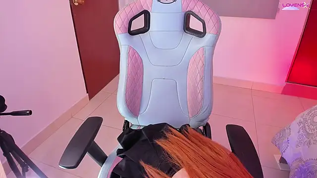 Snapshot of Eyleen_24 chatting on December 2025 11:32:02 PM Eyleen 24 online show from December 2025 11:32:02 PM