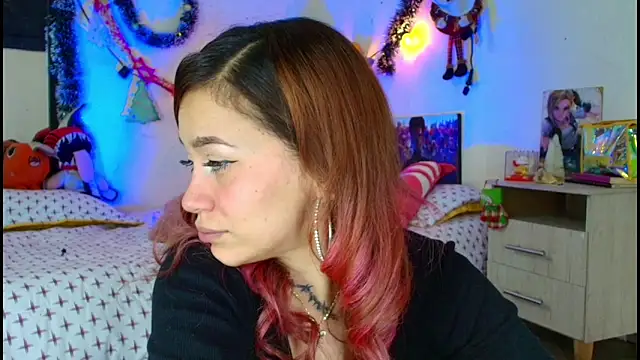 alisson zafiro  online show from December 2025 04:01:01 AM