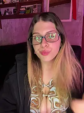 FlorBich online show from May 2026 01:12:01 AM