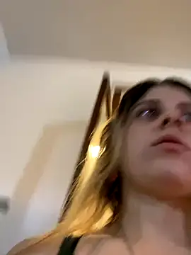 Snapshot of FlorBich chatting on December 2025 02:21:02 PM FlorBich online show from December 2025 02:21:02 PM