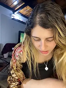 Snapshot of FlorBich chatting on December 2025 11:48:02 PM FlorBich online show from December 2025 11:48:02 PM