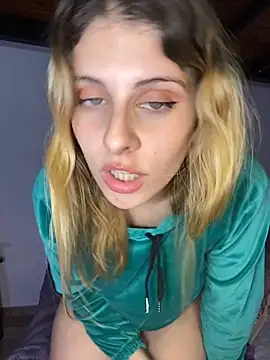 Snapshot of FlorBich chatting on November 2025 08:12:01 PM FlorBich online show from November 2025 08:12:01 PM