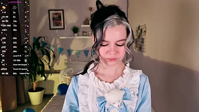 Snapshot of Lil_Amelie chatting on October 2025 08:05:01 AM Lil Amelie online show from October 2025 08:05:01 AM