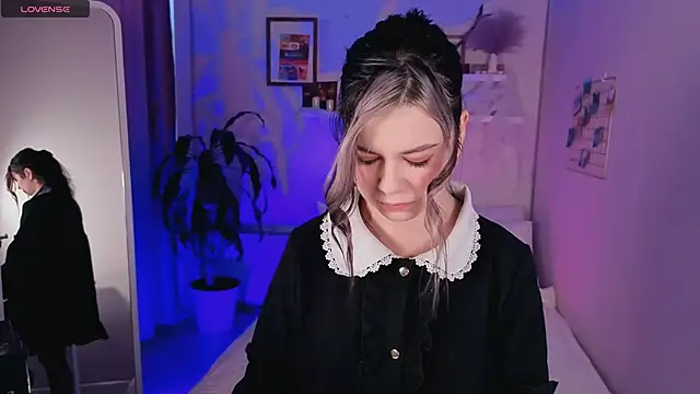 Snapshot of Lil_Amelie chatting on November 2025 08:51:01 AM Lil Amelie online show from November 2025 08:51:01 AM