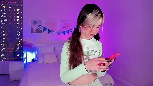 Snapshot of Lil_Amelie chatting on September 2025 02:12:01 PM Lil Amelie online show from September 2025 02:12:01 PM