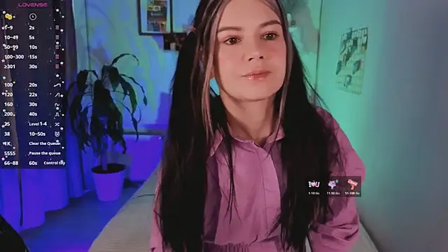 Snapshot of Lil_Amelie chatting on November 2025 08:29:01 AM Lil Amelie online show from November 2025 08:29:01 AM