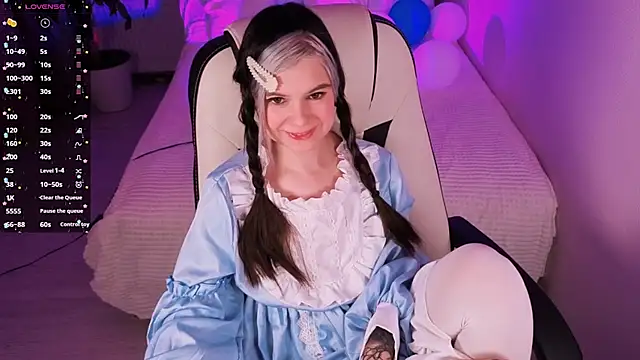 Snapshot of Lil_Amelie chatting on October 2025 10:06:02 AM Lil Amelie online show from October 2025 10:06:02 AM