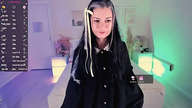 Snapshot of Lil_Amelie chatting on October 2025 07:51:02 AM Lil Amelie online show from October 2025 07:51:02 AM