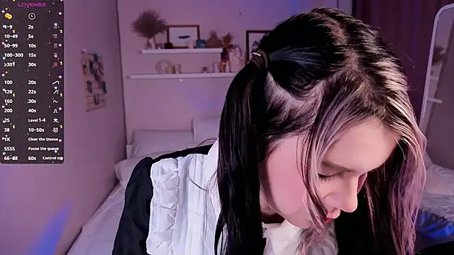 Snapshot of Lil_Amelie chatting on November 2025 02:06:01 PM Lil Amelie online show from November 2025 02:06:01 PM