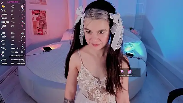 Snapshot of Lil_Amelie chatting on October 2025 07:31:02 AM Lil Amelie online show from October 2025 07:31:02 AM