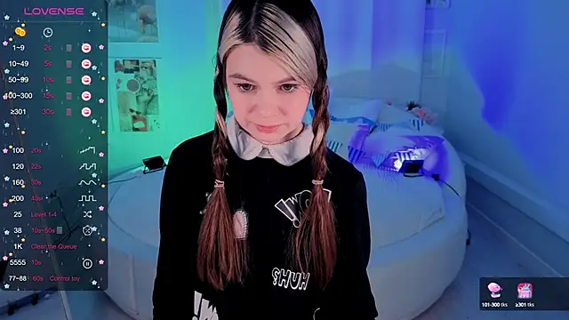 Snapshot of Lil_Amelie chatting on September 2025 02:23:02 PM Lil Amelie online show from September 2025 02:23:02 PM