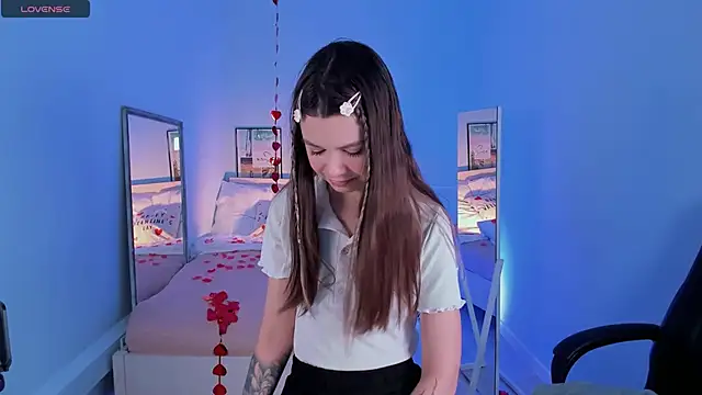 Snapshot of Lil_Amelie chatting on February 2025 01:44:01 PM Lil Amelie online show from February 2025 01:44:01 PM