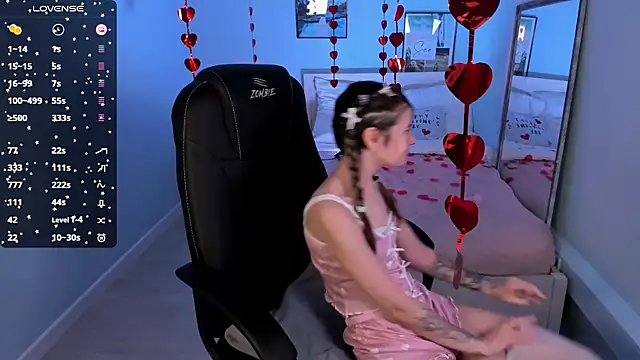 Snapshot of Lil_Amelie chatting on February 2025 02:23:01 PM Lil Amelie online show from February 2025 02:23:01 PM