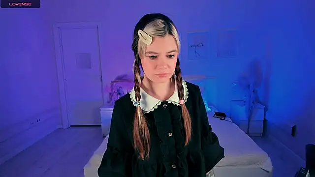 Snapshot of Lil_Amelie chatting on September 2025 12:38:01 PM Lil Amelie online show from September 2025 12:38:01 PM