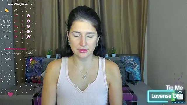 Alianna Solo Kisses online show from November 2025 06:28:02 AM