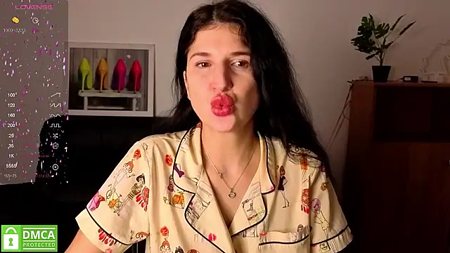 Alianna Solo Kisses online show from February 2026 06:24:01 AM