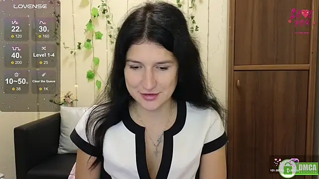 Alianna Solo Kisses online show from October 2025 05:28:02 AM