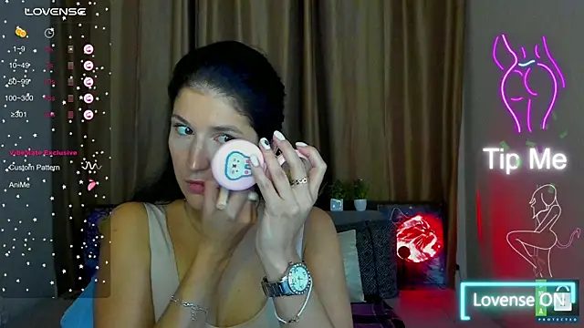 Alianna Solo Kisses online show from October 2025 06:32:01 AM