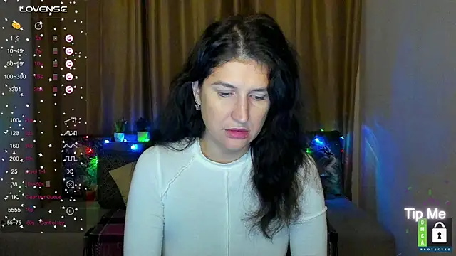 Alianna Solo Kisses online show from November 2025 06:24:02 AM