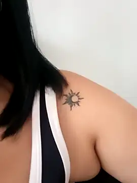 Snapshot of MelannyBell chatting on February 2025 08:41:02 PM MelannyBell online show from February 2025 08:41:02 PM