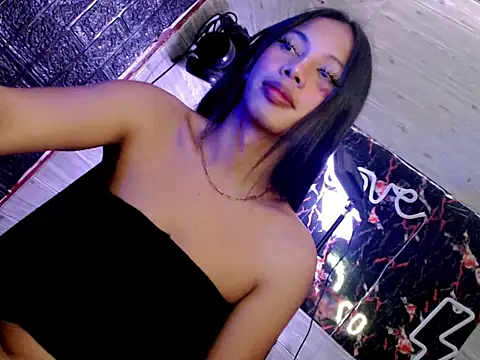 whiteladyboy online show from October 2025 04:25:01 AM